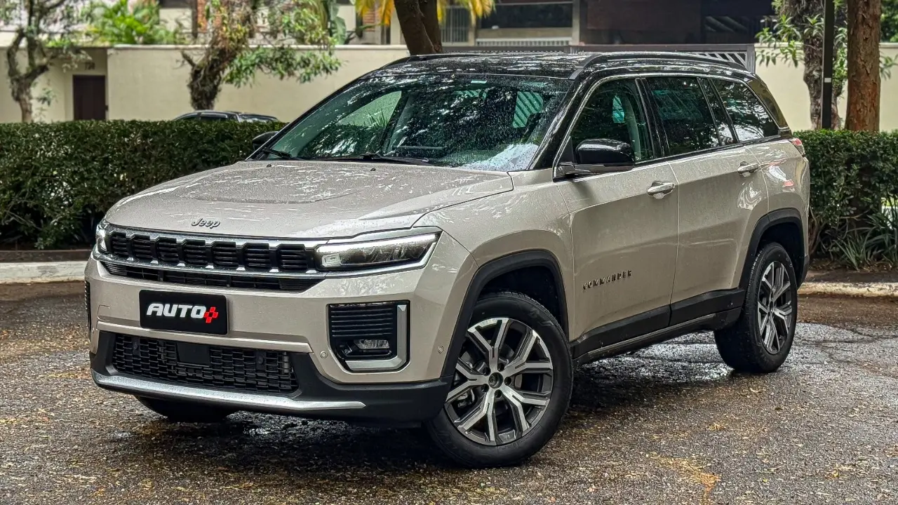 Jeep Commander Limited estático para avaliação