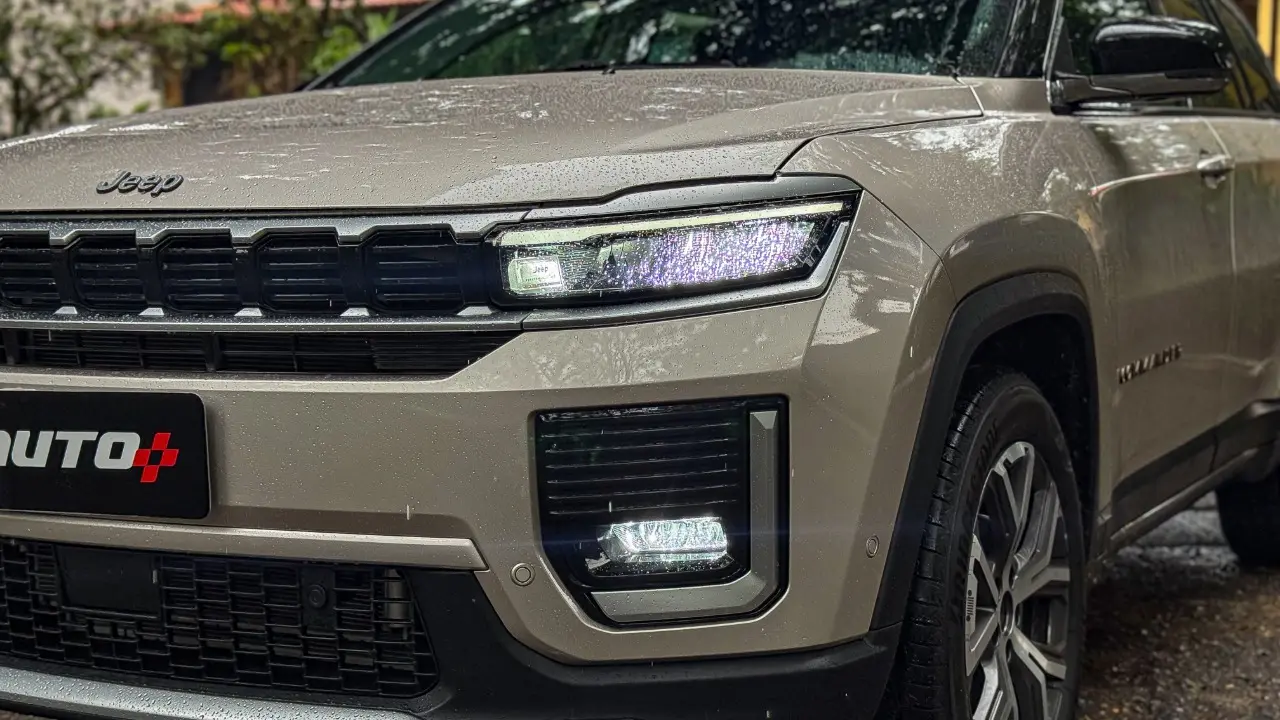 Jeep Commander Limited estático para avaliação