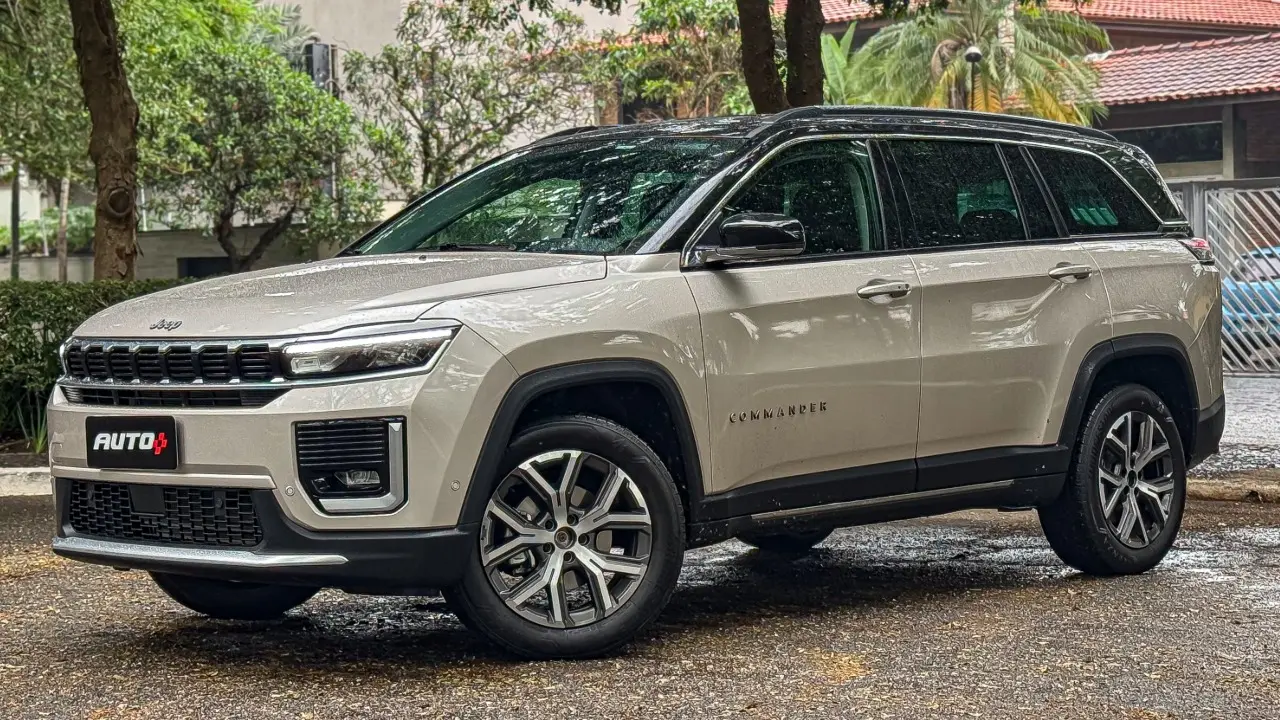 Jeep Commander Limited estático para avaliação
