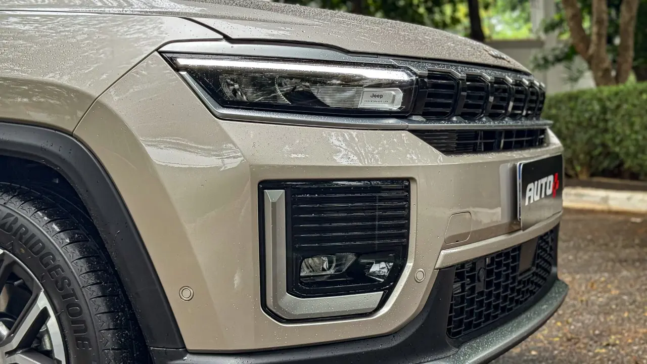 Jeep Commander Limited estático para avaliação