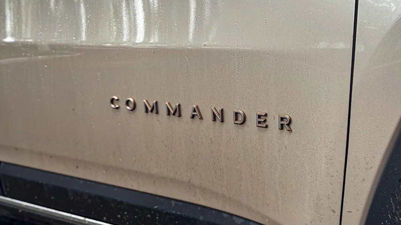 Jeep Commander Limited estático para avaliação