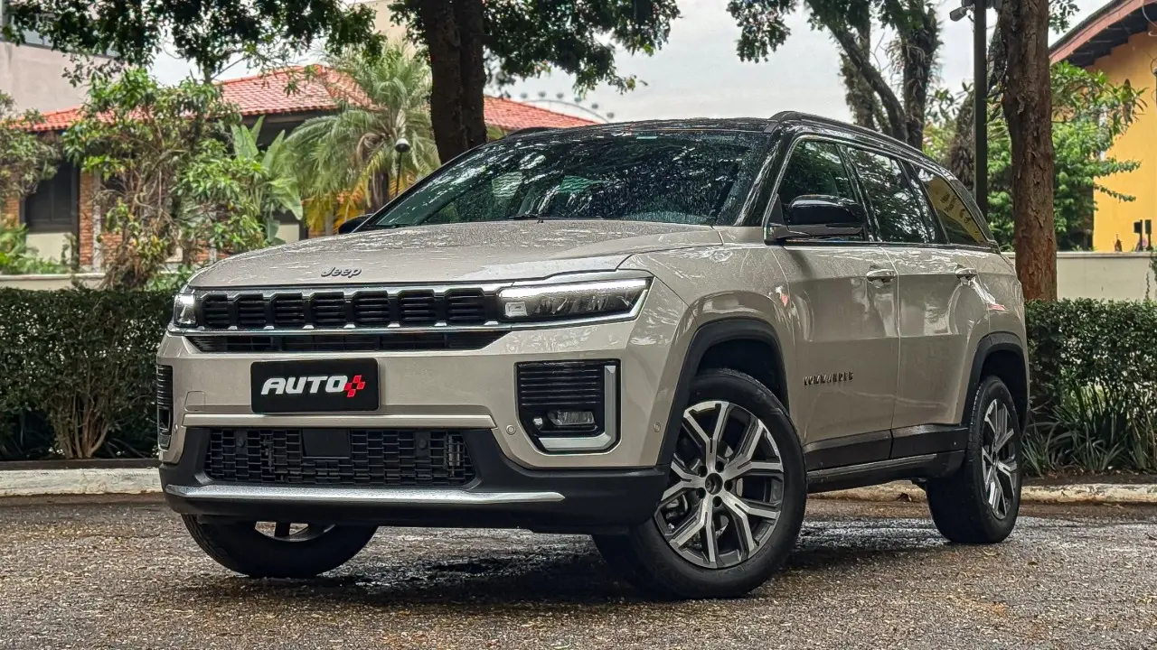 Jeep Commander Limited estático para avaliação