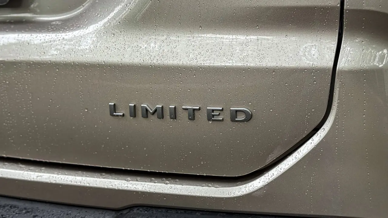 Jeep Commander Limited estático para avaliação