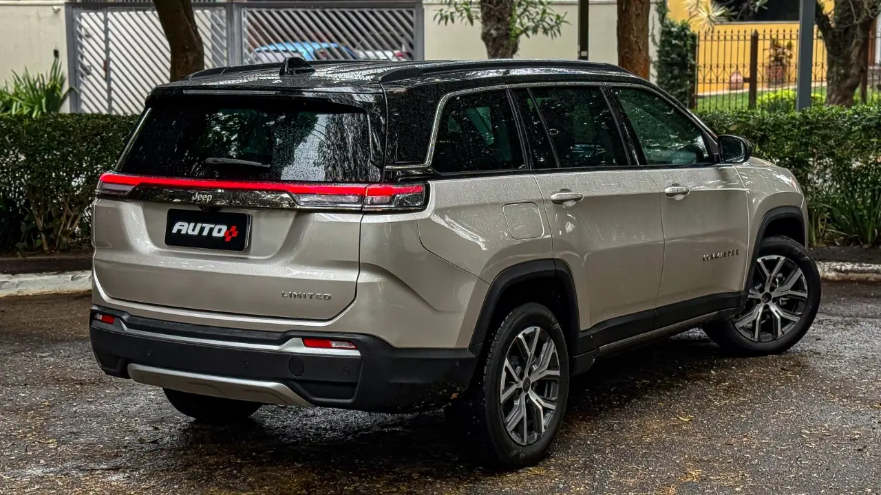 Jeep Commander Limited estático para avaliação