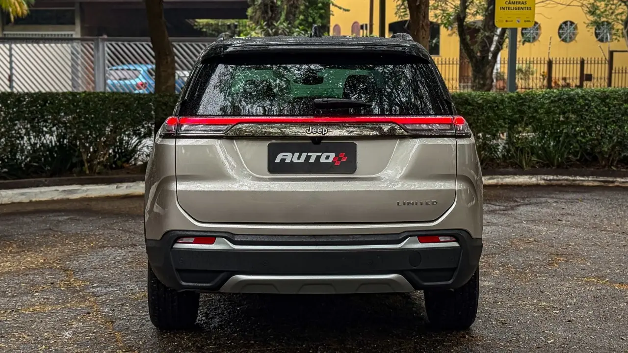 Jeep Commander Limited estático para avaliação