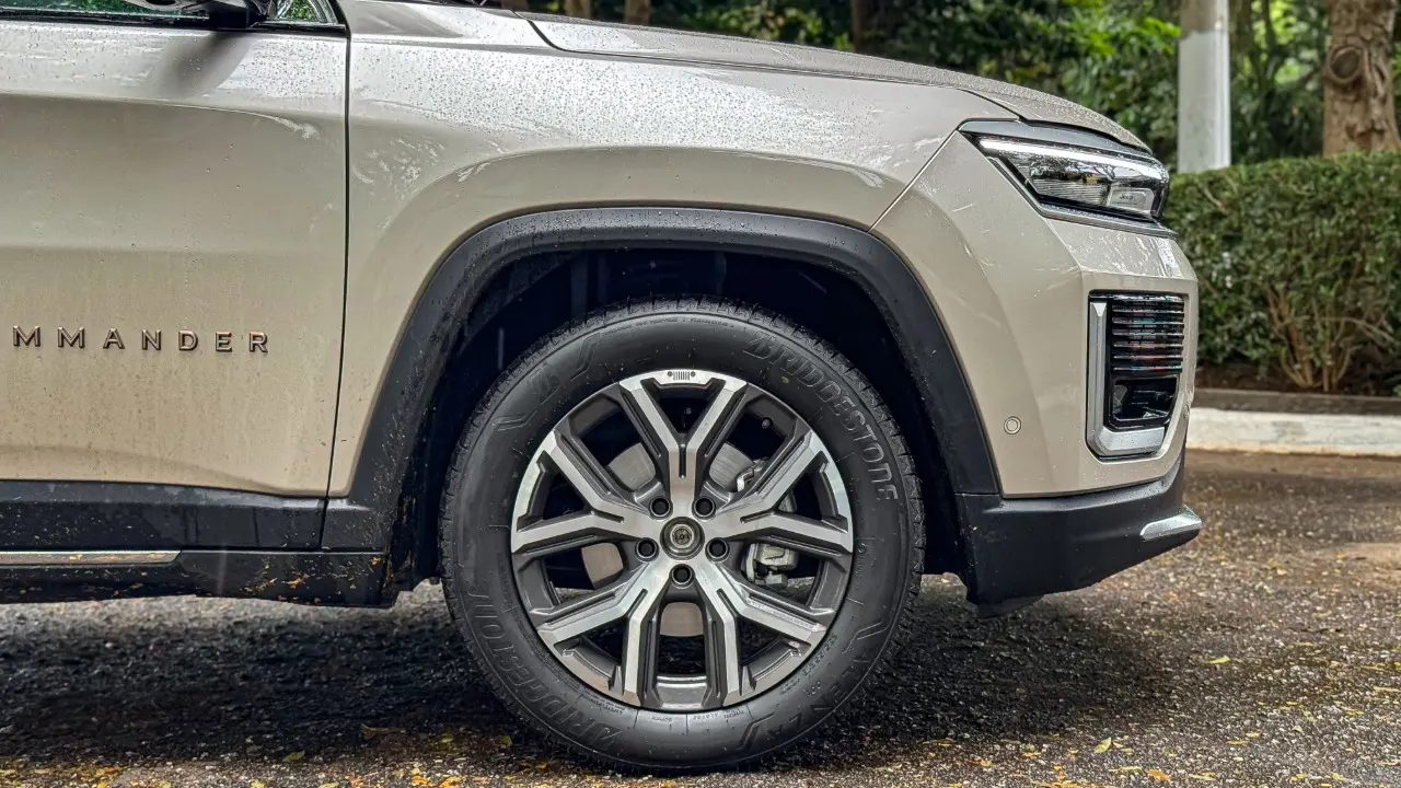 Jeep Commander Limited estático para avaliação