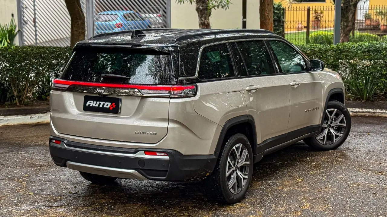Jeep Commander Limited estático para avaliação