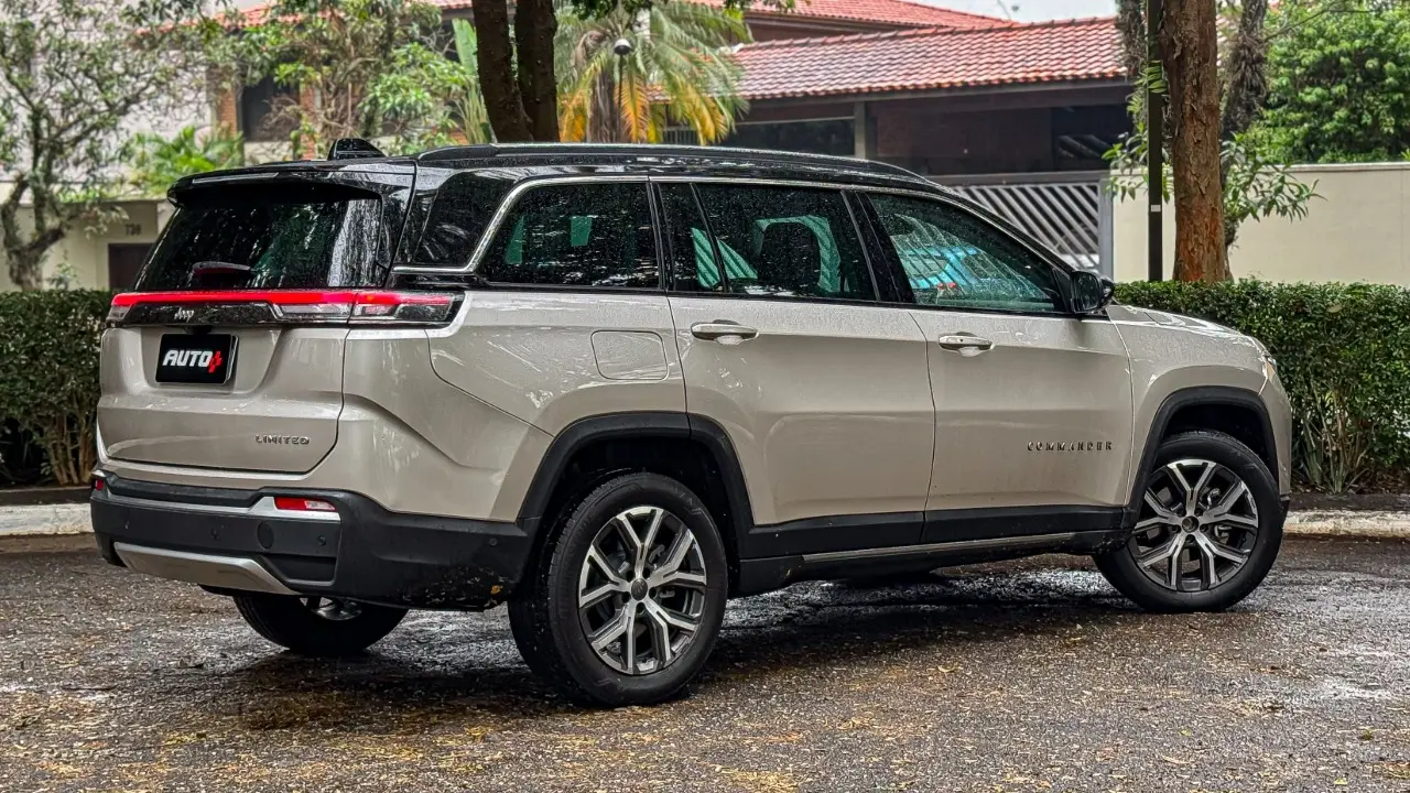 Jeep Commander Limited estático para avaliação