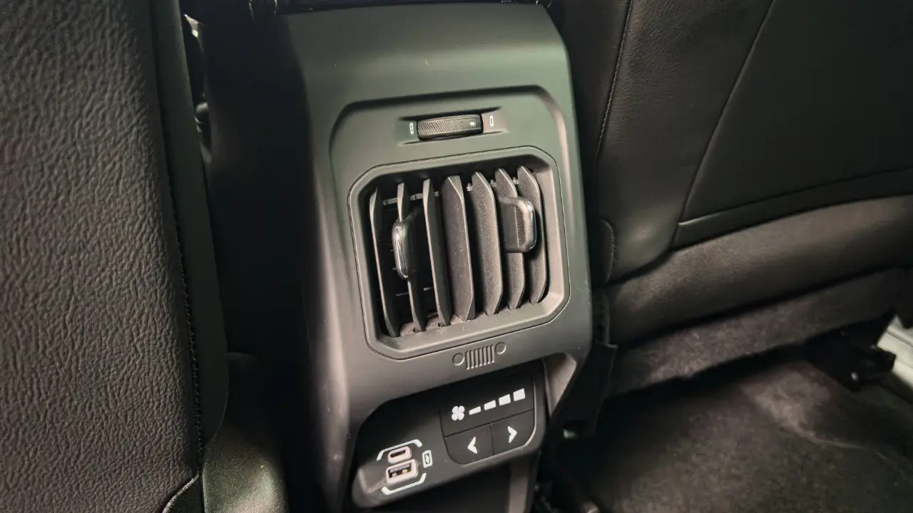 Jeep Commander Limited e seu interior para avaliação