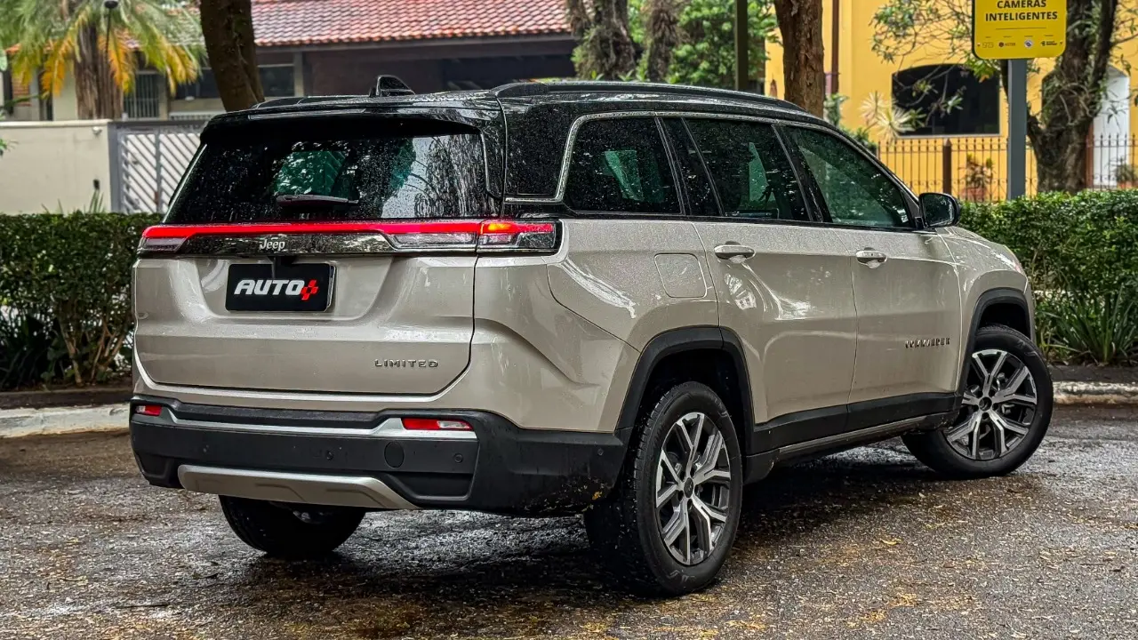 Jeep Commander Limited estático para avaliação