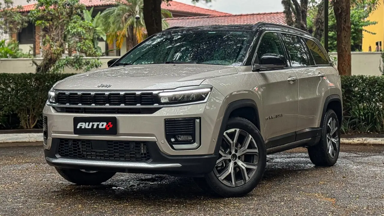 Jeep Commander Limited estático para avaliação