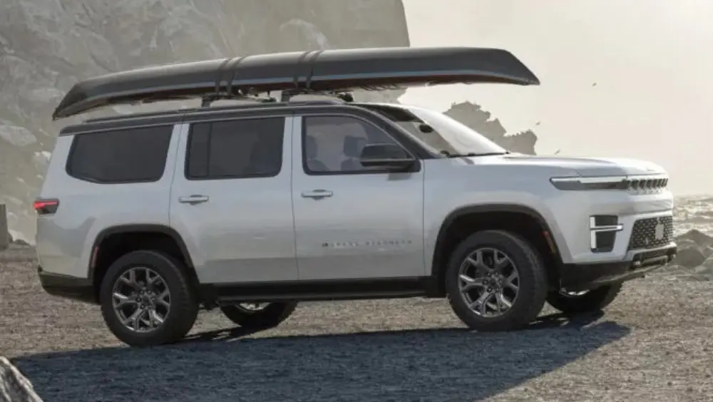 Jeep Grand Wagoneer 2026 branco visto de lado