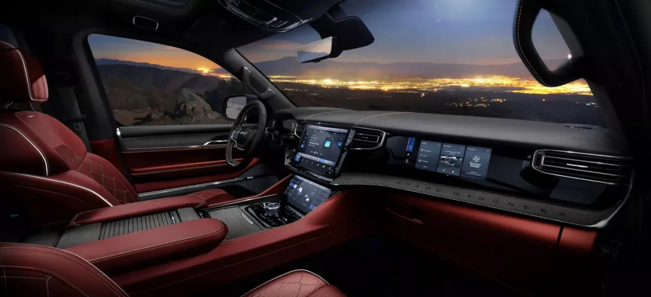 interior com telas ligadas do Jeep Grand Wagoneer 2026
