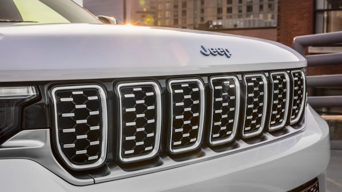 Jeep Grand Cherokee branco grade frontal banco imobiliário