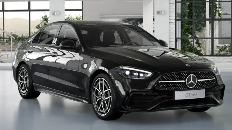 Mercedes-Benz Classe C 300 AMG Line preto visto de lado e com faróis acesos