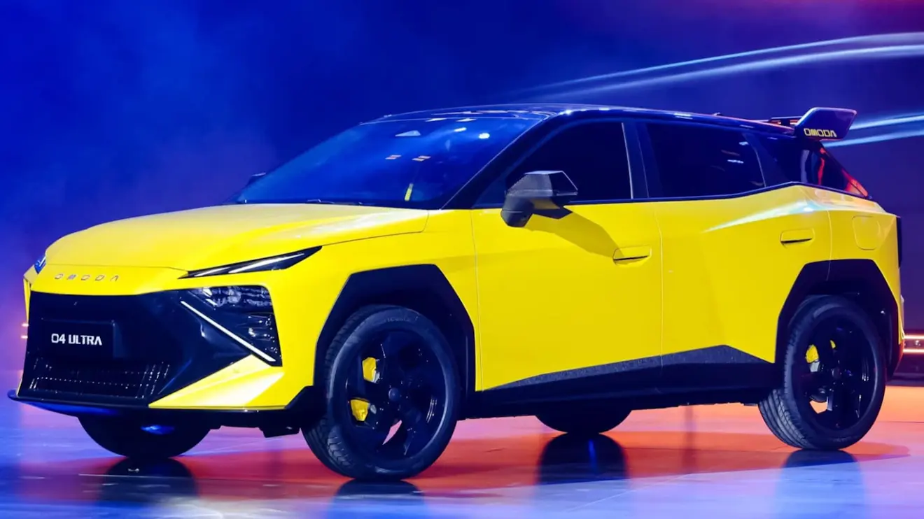 Omoda 4 Ultra amarelo visto de lado