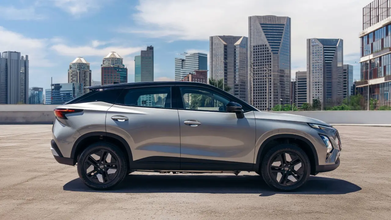 Omoda 5 visto de lado estático