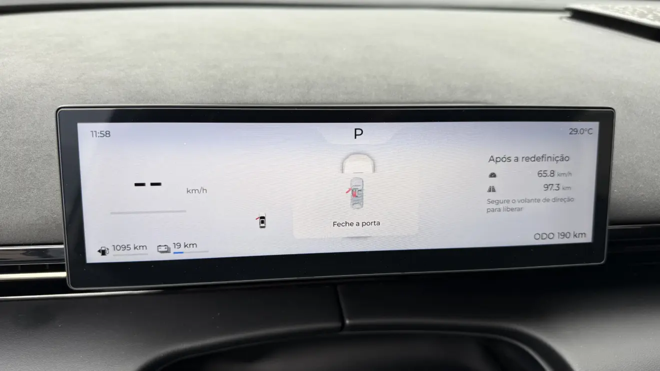 Painel de instrumentos ligado do Omoda 7 PHEV