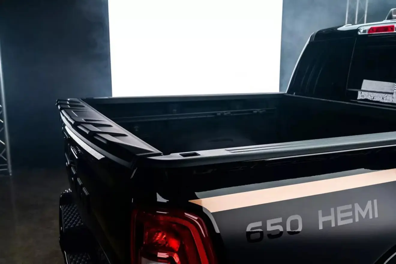 caçamba da Fox Factory Ram 1500 pintada de preto