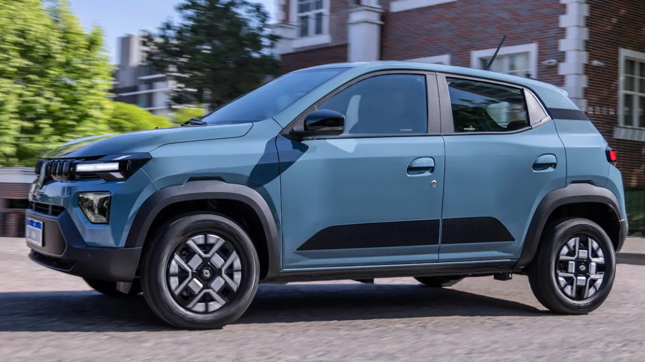 Renault Kwid e-Tech Techno 2026 verde e visto de lado