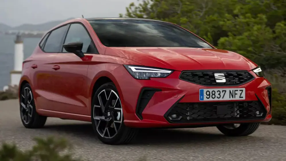 Seat Ibiza 2026 vermelho visto de frente