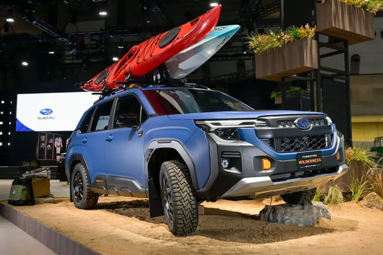 Subaru Forester Wilderness azul visto de frente