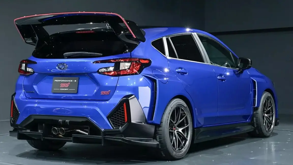 Subaru Performance-B STI azul visto de trás
