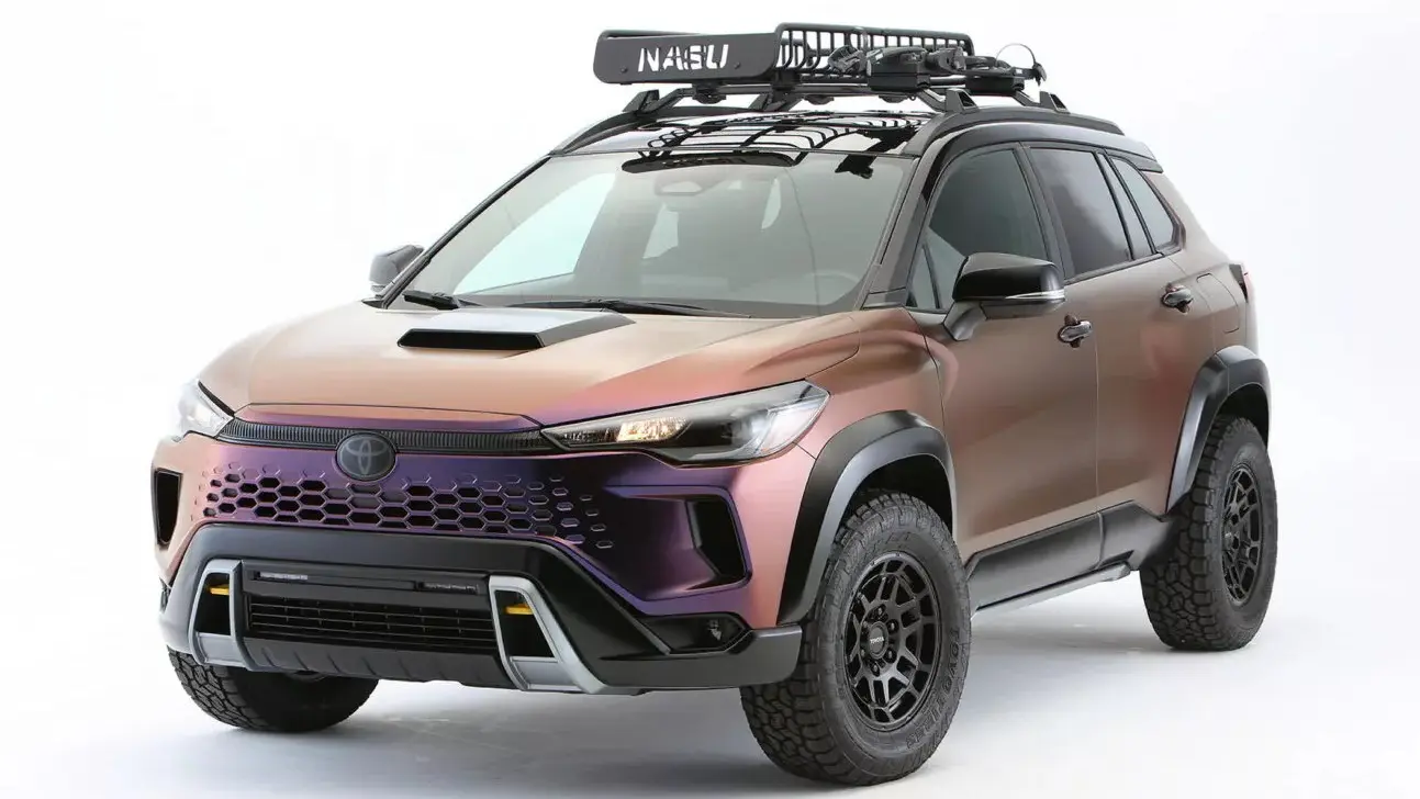 Toyota Corolla Cross Nasu Edition roxo visto de frente