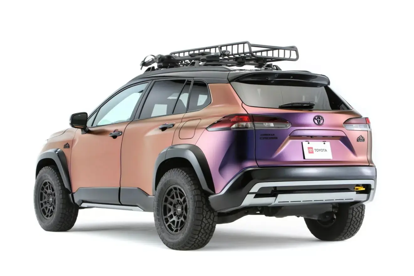 Toyota Corolla Cross Nasu Edition roxo visto de trás