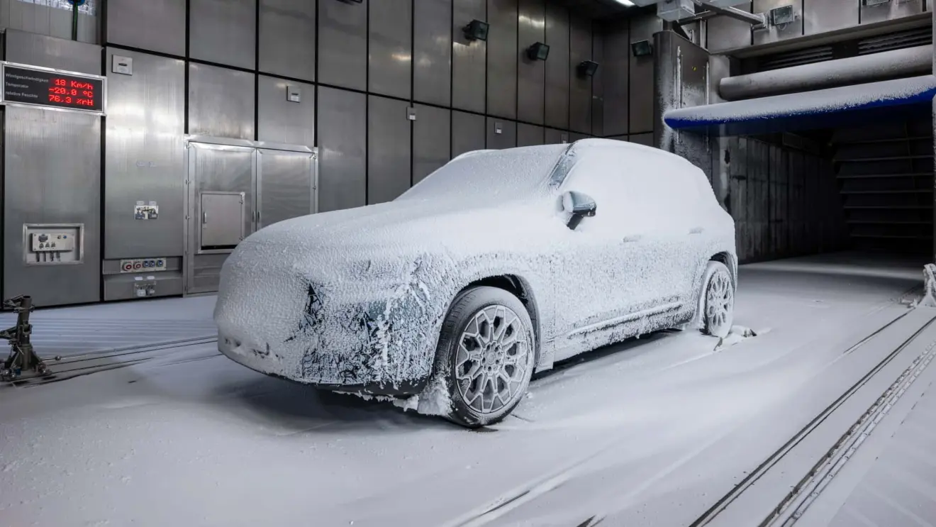 Mercedes-Benz GLB de nova geração 2027 em testes de gelo