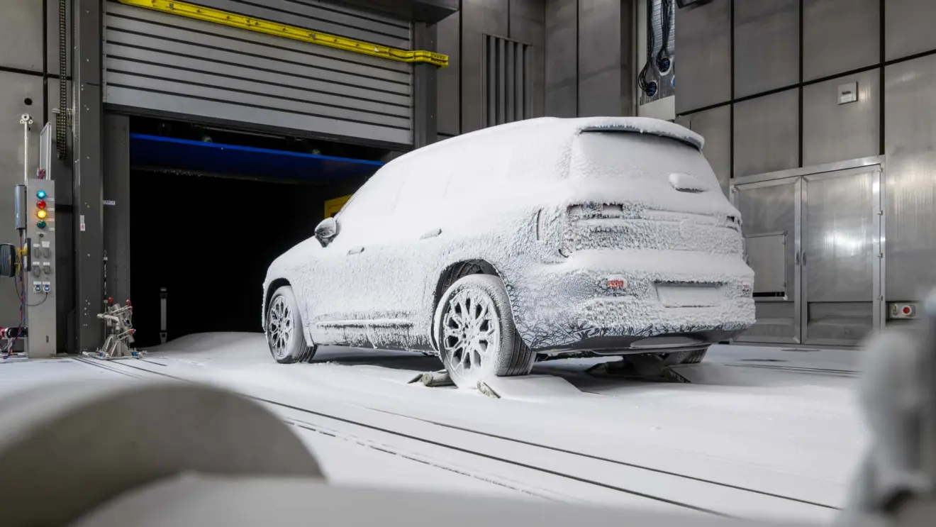 Mercedes-Benz GLB de nova geração 2027 em testes de gelo