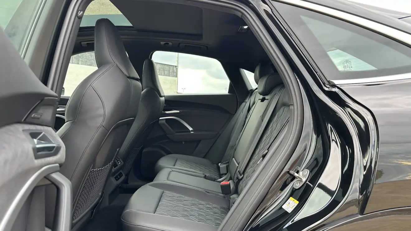 Espaço traseiro do Audi SQ5 Sportback