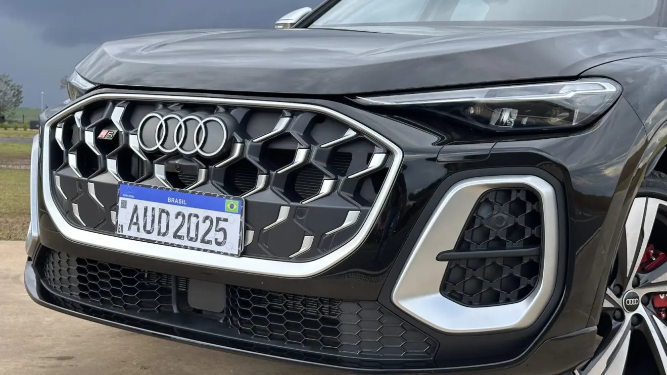 Detalhe da dianteira do Audi SQ5 Sportback