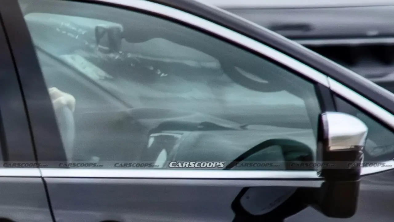 Chrysler Pacifica 2027 flagra camuflado EUA