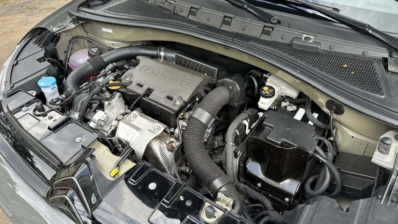 Motor 1.0 turbo e injeção direta do Citroën Basalt Dark Edition