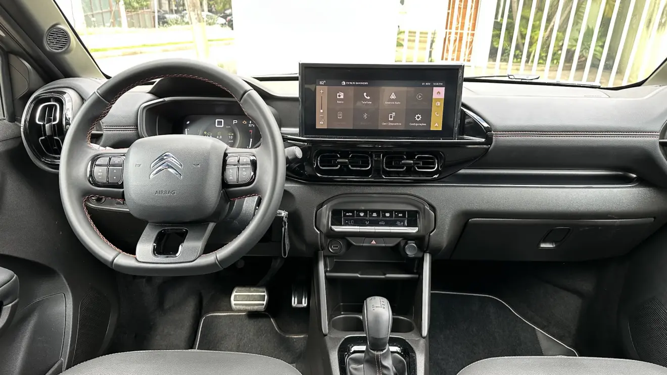 Painel do Citroën Basalt Dark Edition