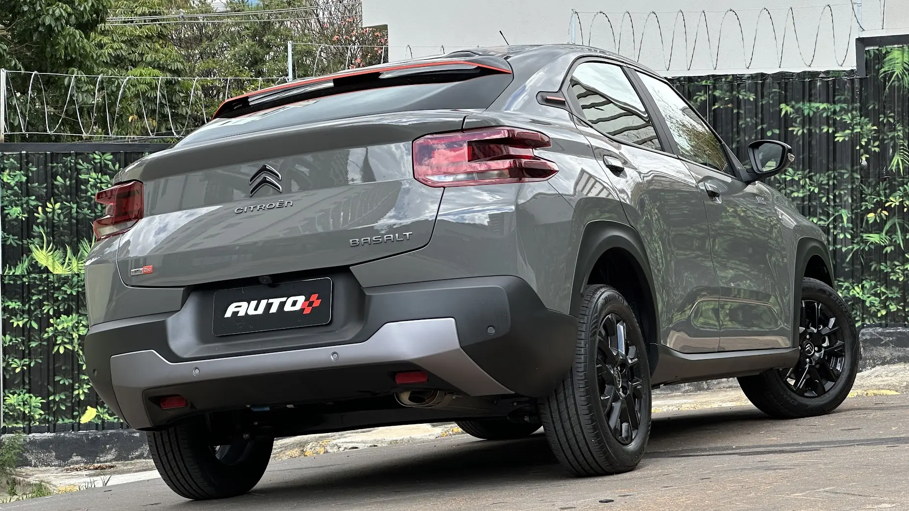 Citroën Basalt vai ganhar versão Dark Edition com motor 1.0 aspirado