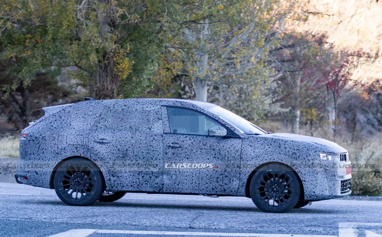 Dacia C Neo/Renault Kardian perua em tstes na Europa camuflado