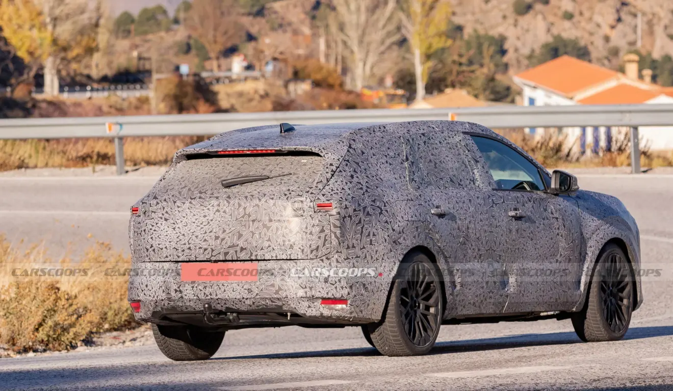 Dacia C Neo/Renault Kardian perua em tstes na Europa camuflado