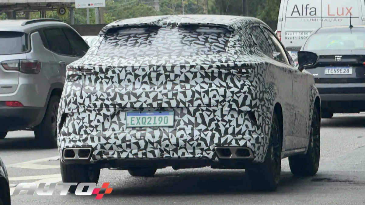 Changan UNI-T Flagra camuflado em São Paulo