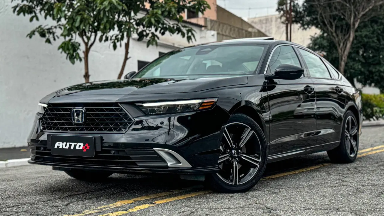 Honda Accord 2026 estático na cor preta para avaliação