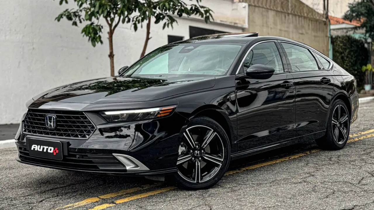 Honda Accord 2026 estático na cor preta para avaliação