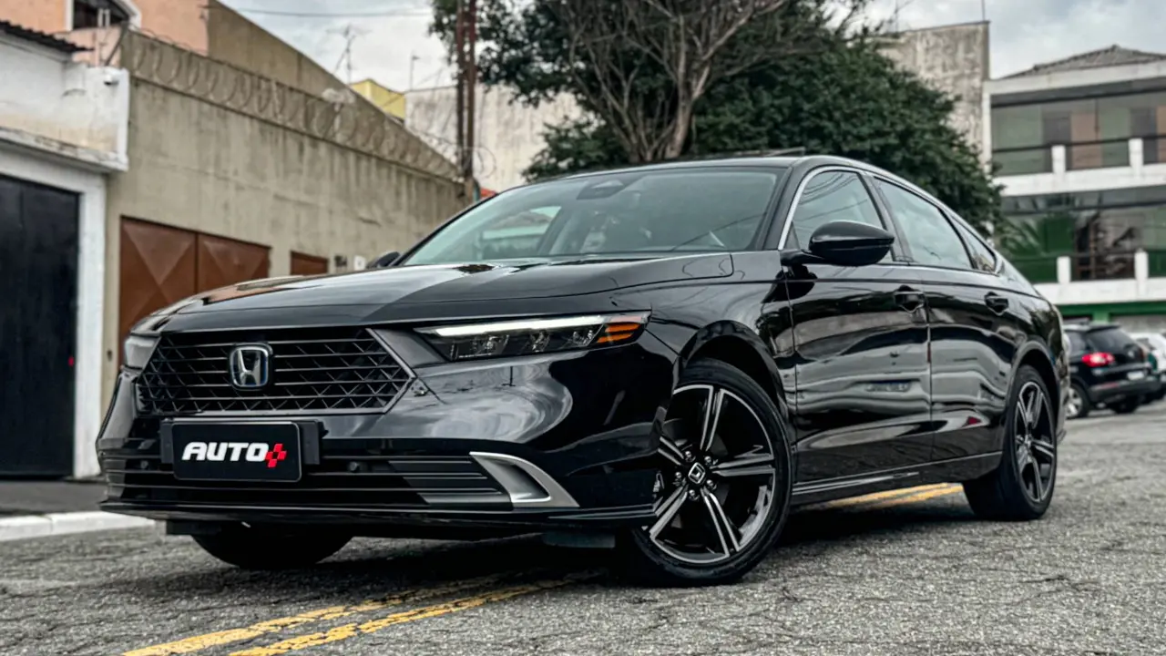 Honda Accord 2026 estático na cor preta para avaliação