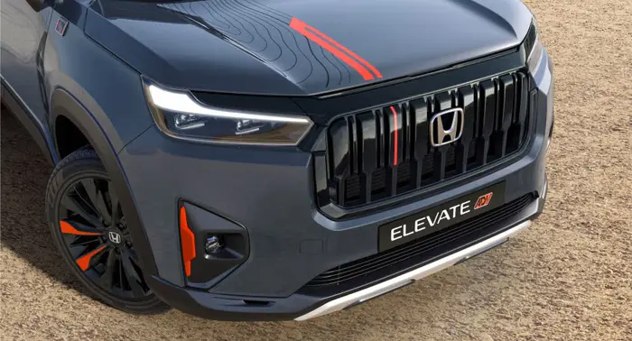 Detalhe da grade frontal e das rodas do Honda Elevate ADV 