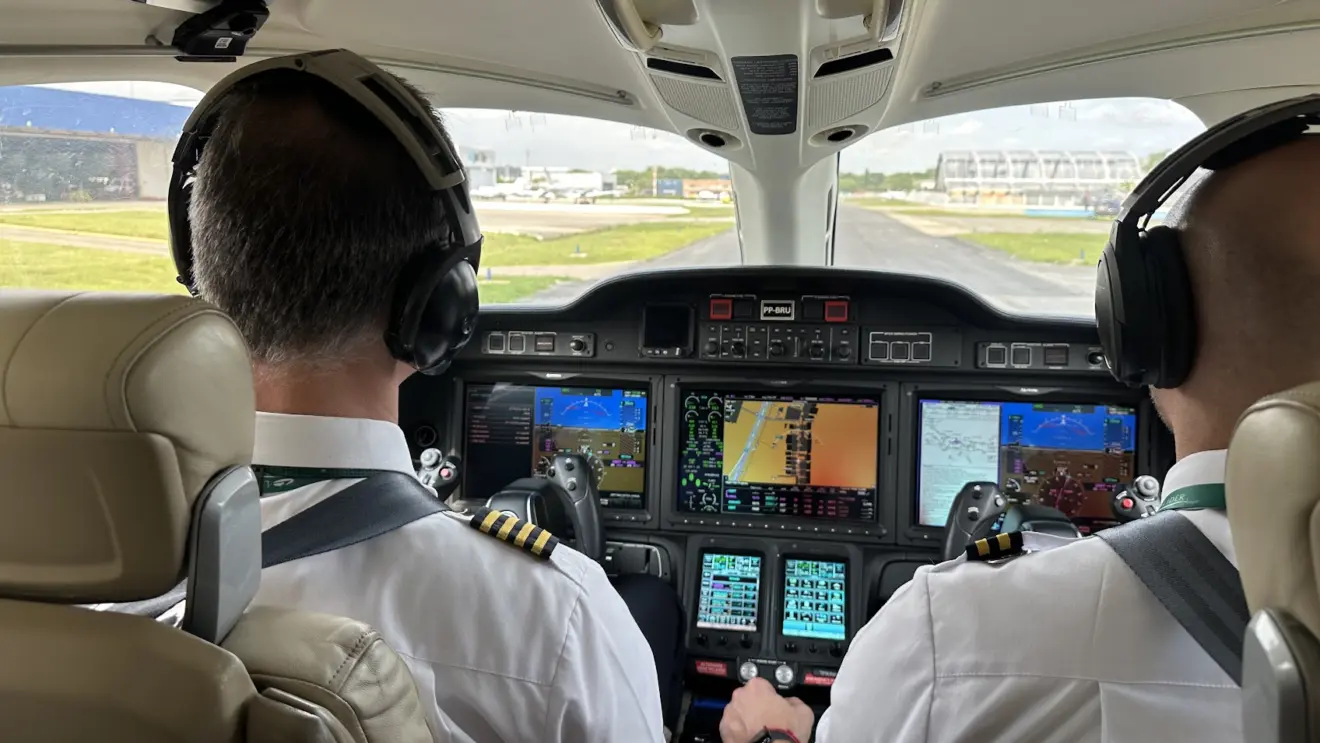 Painel Garmin da aeronave Honda Jet