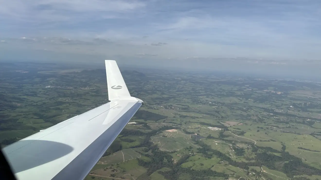 Aeronave Honda Jet em voo