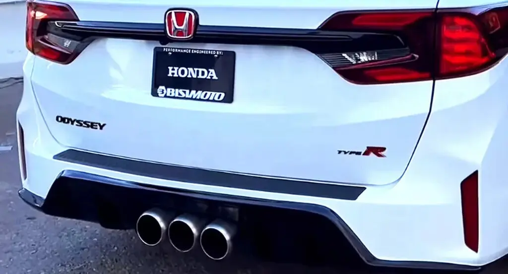 Traseira da minivan Honda Odyssey Type R