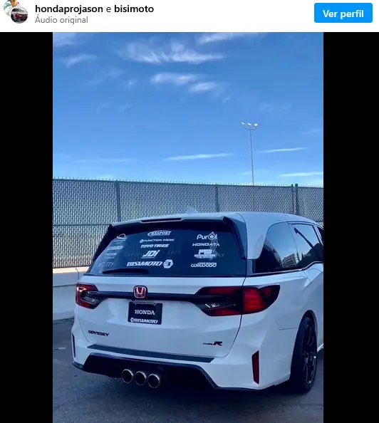 Honda Odyssey Type R branco parado de traseira