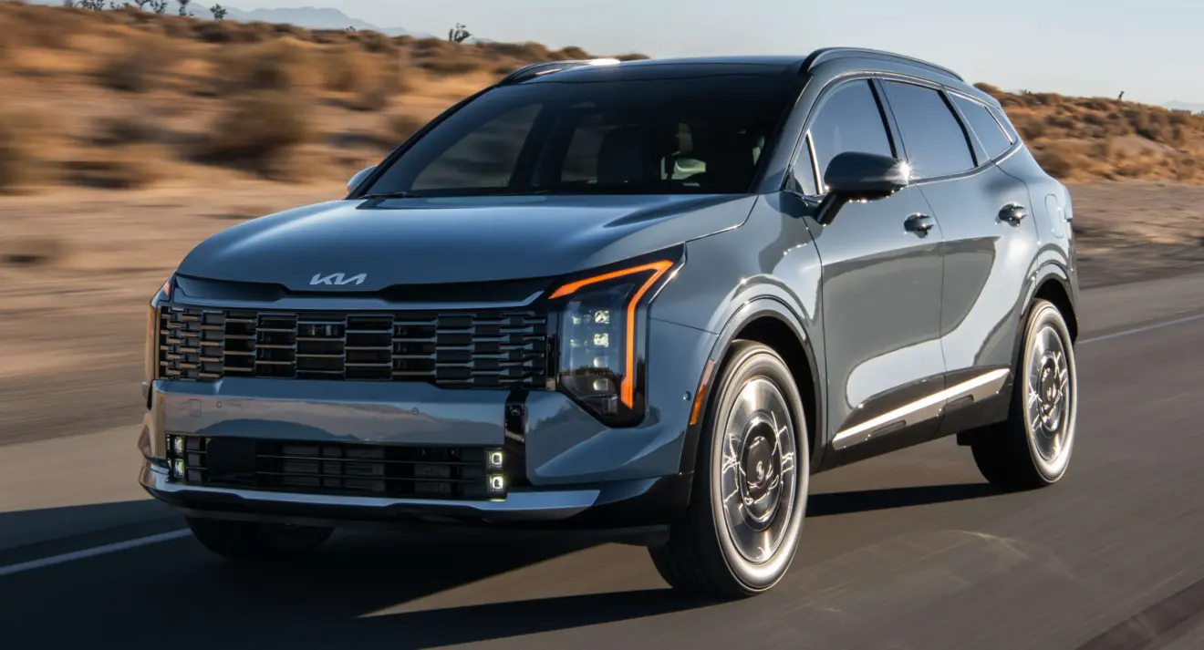 Novo Kia Sportage 2026 cinza em movimento de frente