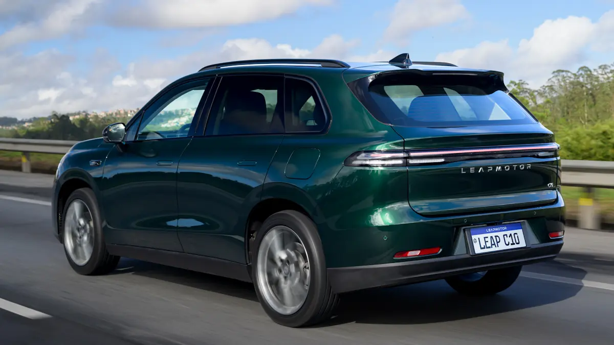 Leapmotor C10 EV verde de traseira